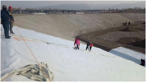 防滲膜在堤防垂直的大壩的防滲處理發(fā)揮作用