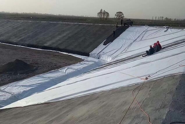 PE土工膜焊接標(biāo)準(zhǔn)焊縫不被撕拉破壞母材不被撕裂