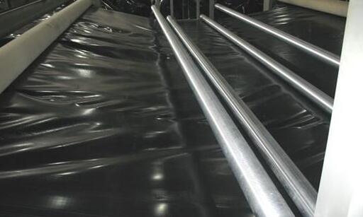 HDPE土工膜具有優(yōu)良的耐環(huán)境應(yīng)力開(kāi)裂性能