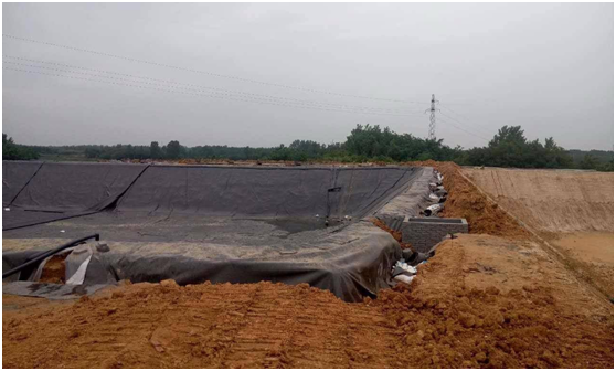 土工膜垂直施工確保達到設(shè)計效果