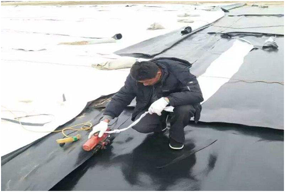 施工經(jīng)驗(yàn)得出不同厚度土工膜使用特點(diǎn)