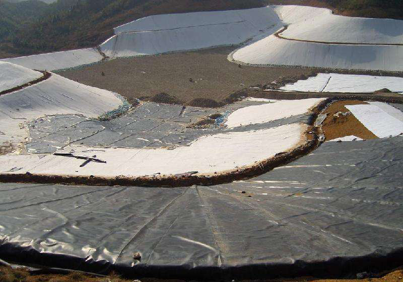 土工膜在堤壩的防滲斜墻或心墻應(yīng)用