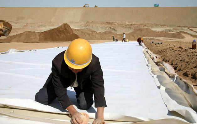 什么標(biāo)準(zhǔn)的復(fù)合土工膜才能施工應(yīng)用？