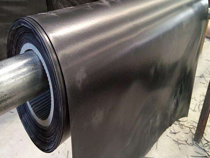 一般情況下河道堤坡修建復合膜鋪在哪一步最好？