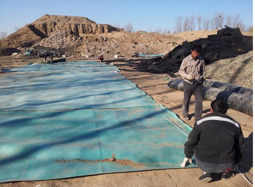 原生樹脂黑綠雙色土工膜覆蓋鋪設(shè)工藝介紹