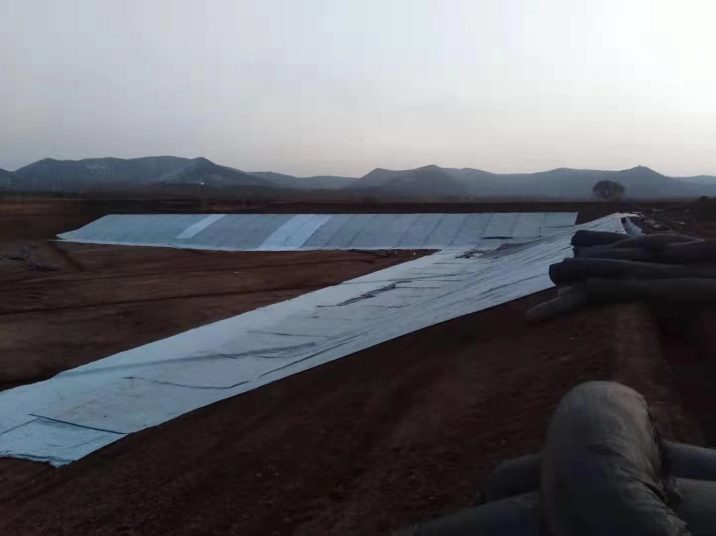 尾礦庫(kù)中土工布特性對(duì)反濾性能影響