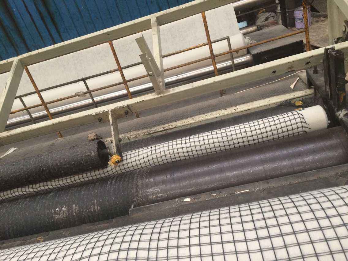 加強(qiáng)路面、減少延緩路面反射裂縫產(chǎn)生的機(jī)理