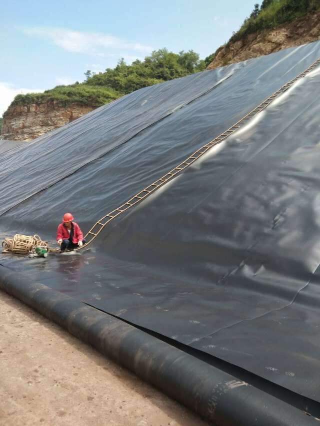 復(fù)合土工膜施工完畢需要怎么保護(hù)它的完整性