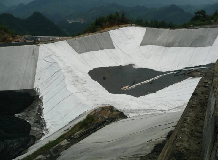 膨潤土防水毯在施工過程中遇水是否會喪失防水效果？