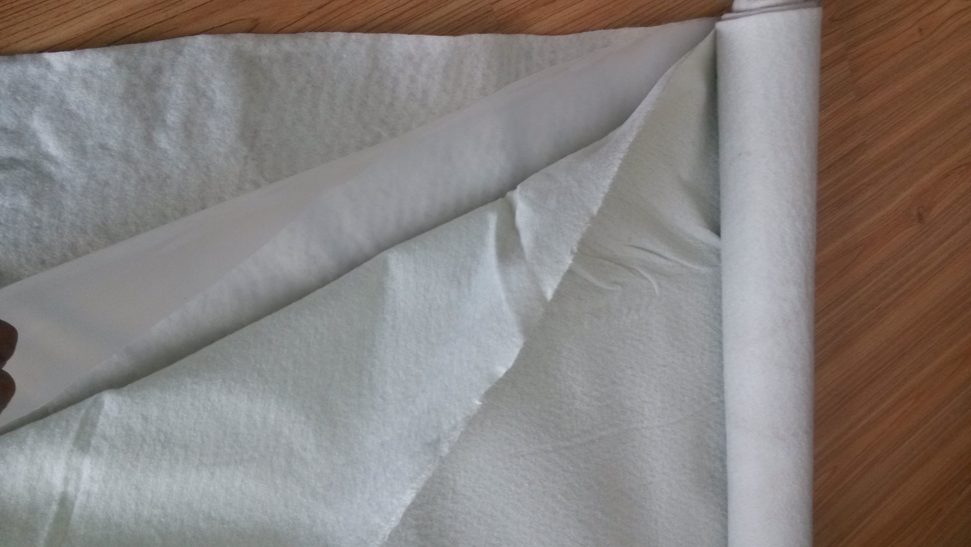 針對(duì)地質(zhì)特點(diǎn)如何挑選復(fù)合土工膜的規(guī)格呢?