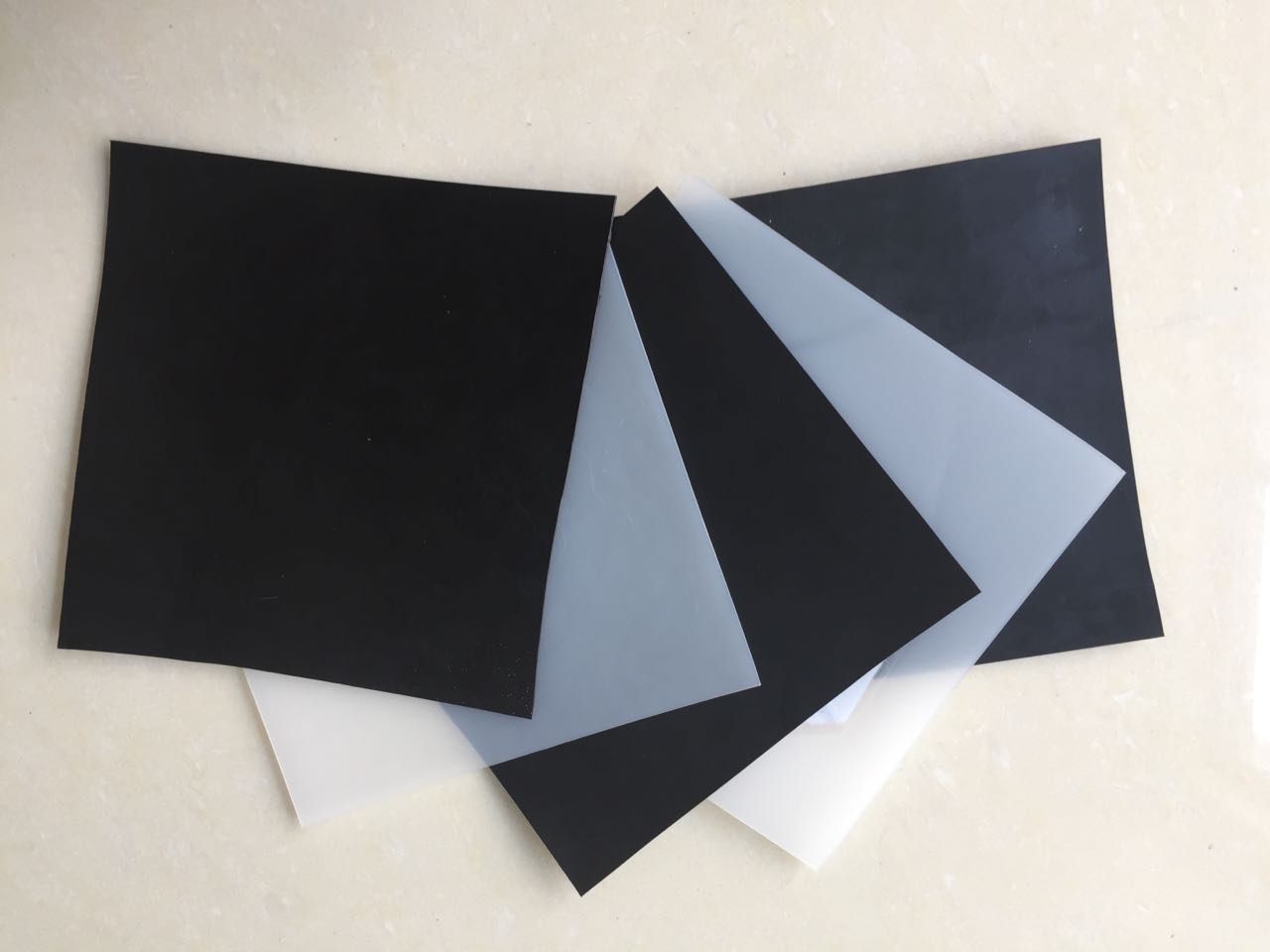 切實(shí)提高復(fù)合土工膜的施工質(zhì)量需要做什么?