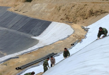 復合土工膜隔斷層設置技術指標要求及設置位置