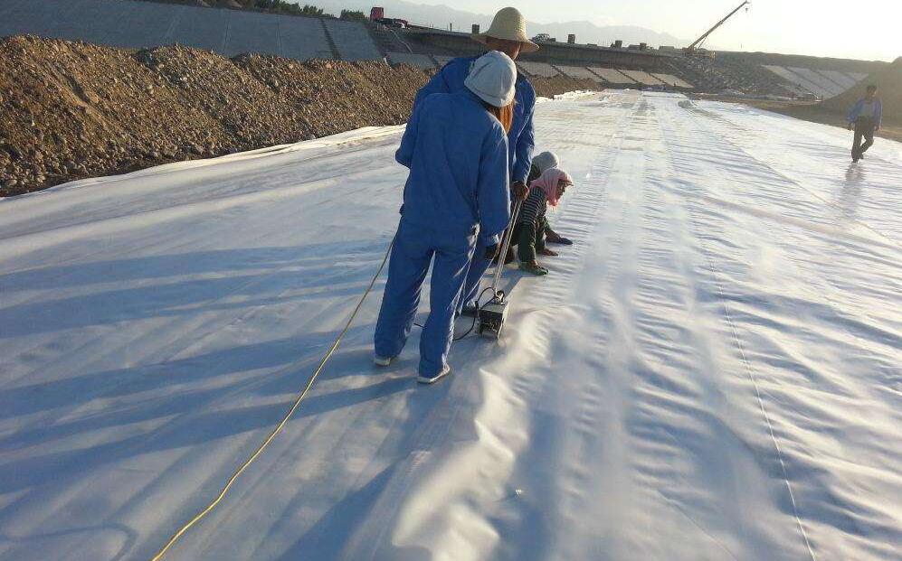 提高土工膜適應尾礦庫復雜地質(zhì)環(huán)境條件的能力