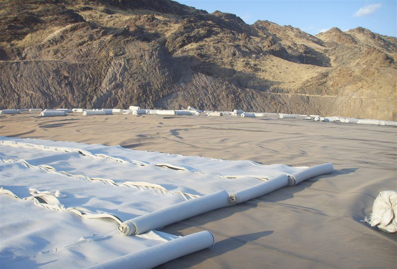 環(huán)周式鋪蓋土工膜的防滲方案適合哪種情況下？