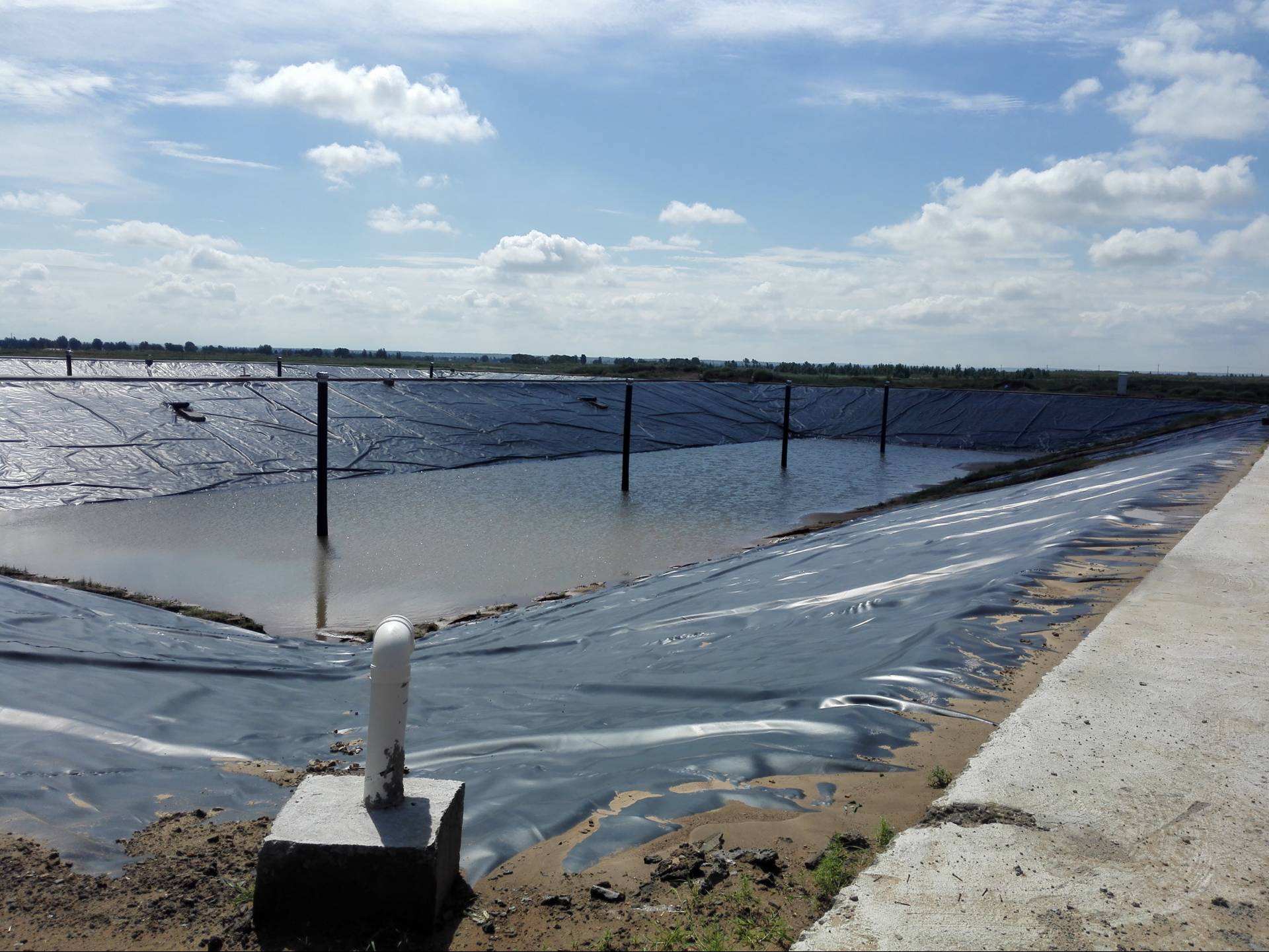 防滲膜接頭應保持清潔、無油污和灰塵