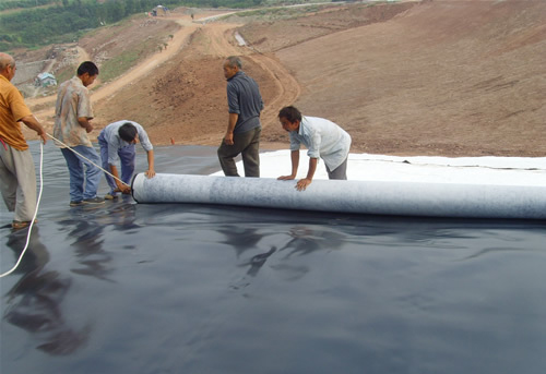 HDPE防滲膜在填埋區(qū)邊坡坡腳、拐彎和調節(jié)池的施工