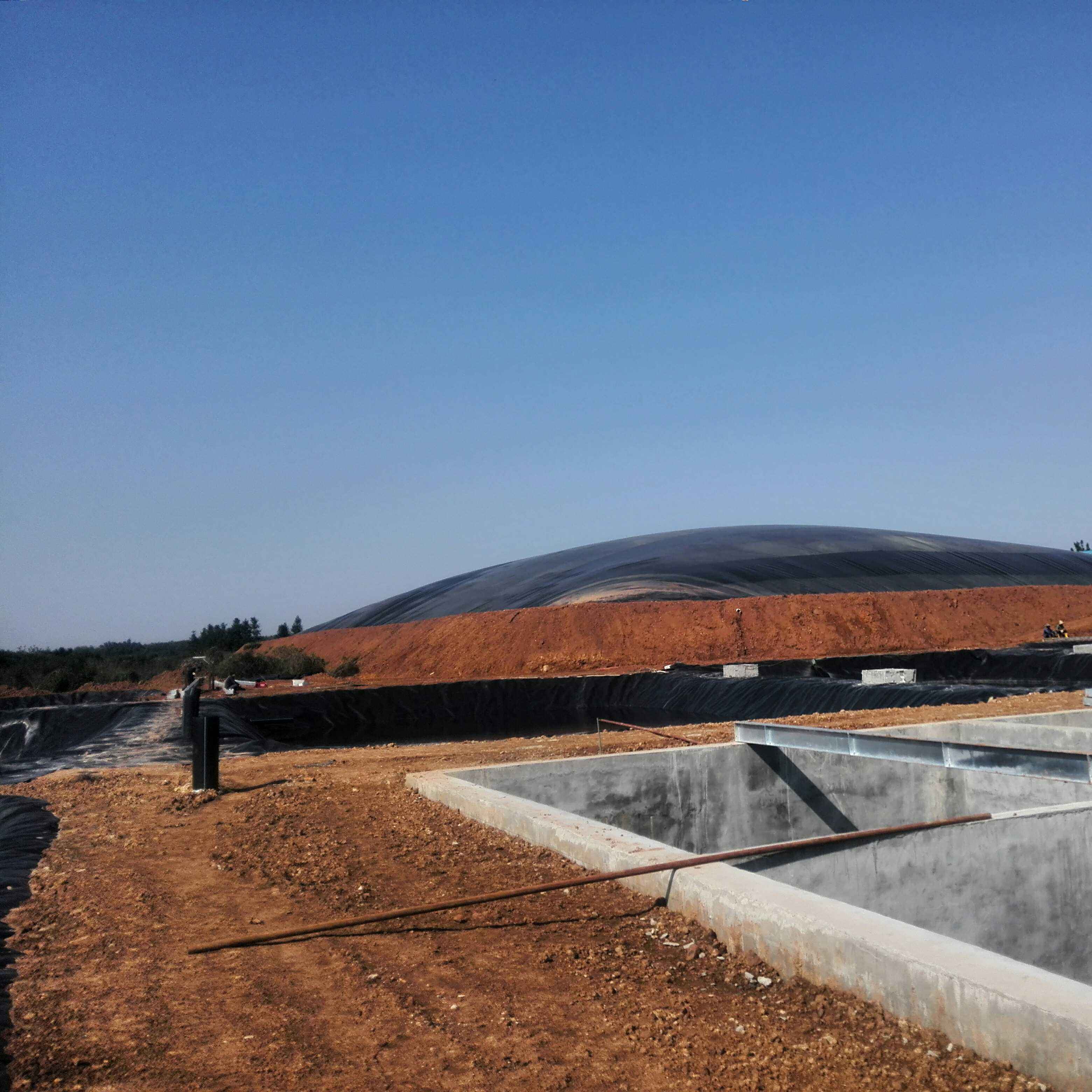 復(fù)合土工膜的焊接方法有熱熔擠壓、高溫氣焊等形式(圖1)