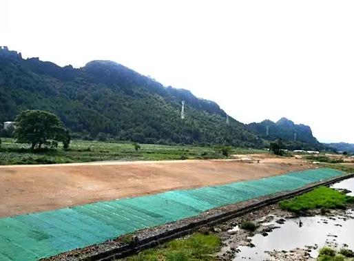 植生毯適用于各種穩(wěn)定的土質(zhì)、土石邊坡，坡度小于或等于30°的作業(yè)帶