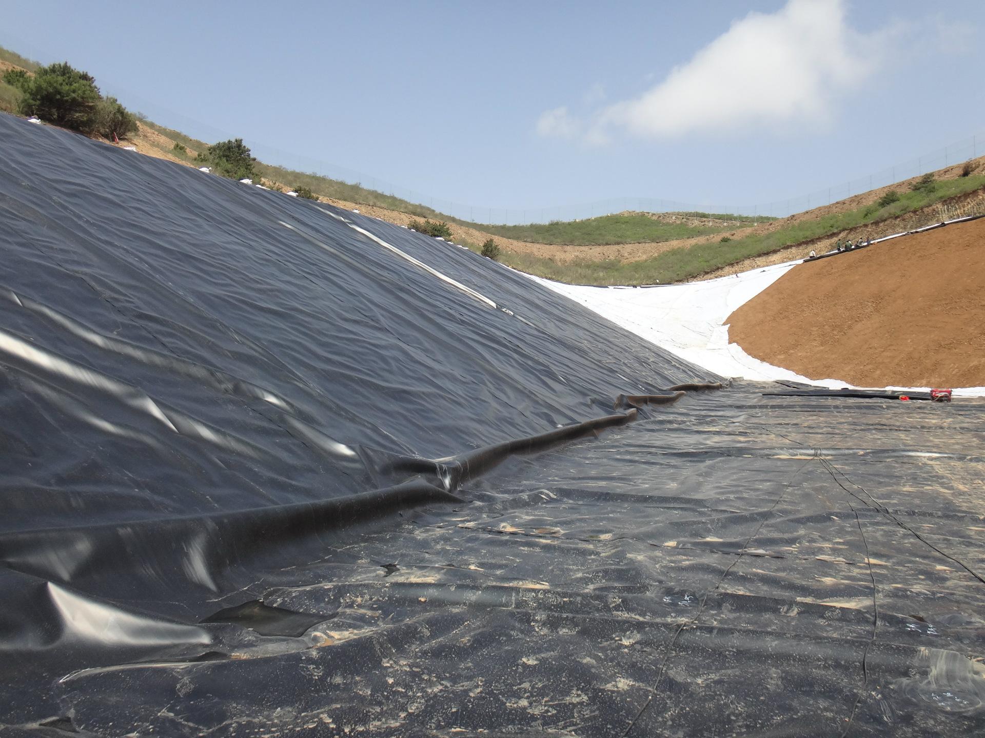 土工膜防滲斜墻在水庫大壩防滲加固中的具體應(yīng)用