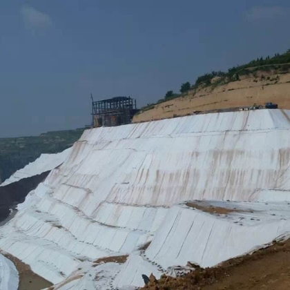 主要優(yōu)點(diǎn)是穩(wěn)定性能好缺點(diǎn)是受降雨影響施工難度較大