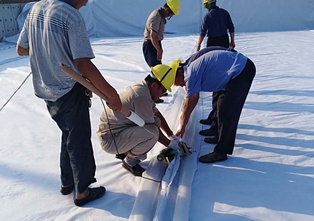 土工合成材料的整體性能特點有哪些方面？