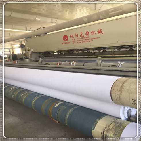 填筑時根據(jù)現(xiàn)場壓實度檢測情況及時調(diào)整碾壓參數(shù)