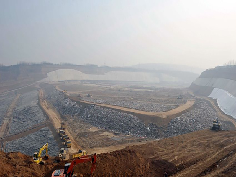 土工膜在垃圾填埋場的邊坡設計中選擇合適的邊坡角度