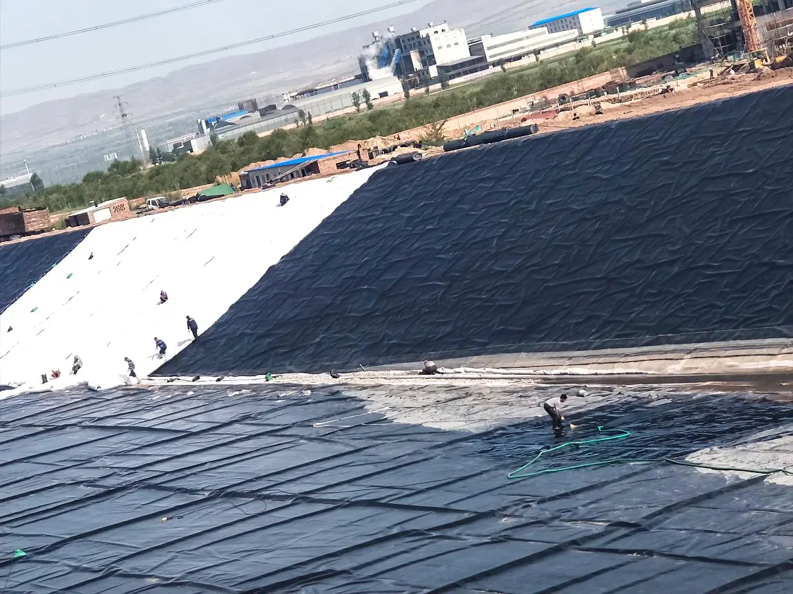 混凝土襯砌渠道內(nèi)垃圾、淤泥、水銹等雜物，如何修補(bǔ)？